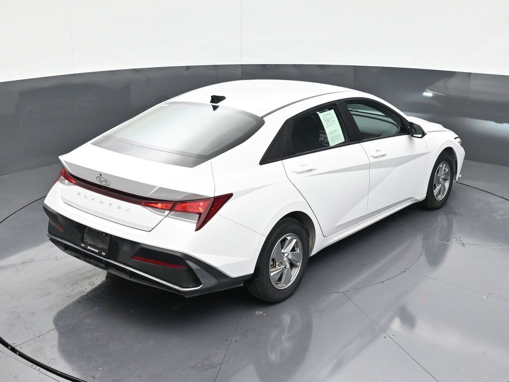 Used 2024 Hyundai Elantra SE FWD image 16