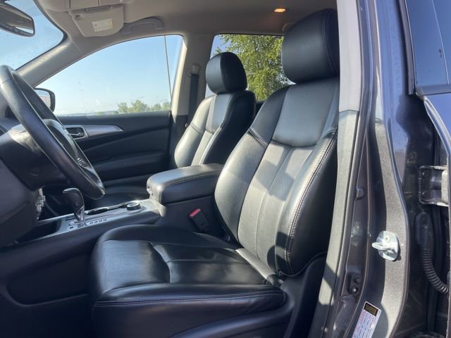 Used 2017 Nissan Pathfinder SL w/ Trailer Tow Package AWD/4WD image 11