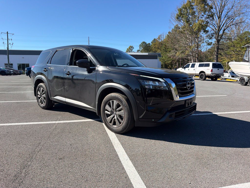 Used 2025 Nissan Pathfinder S AWD/4WD image 3