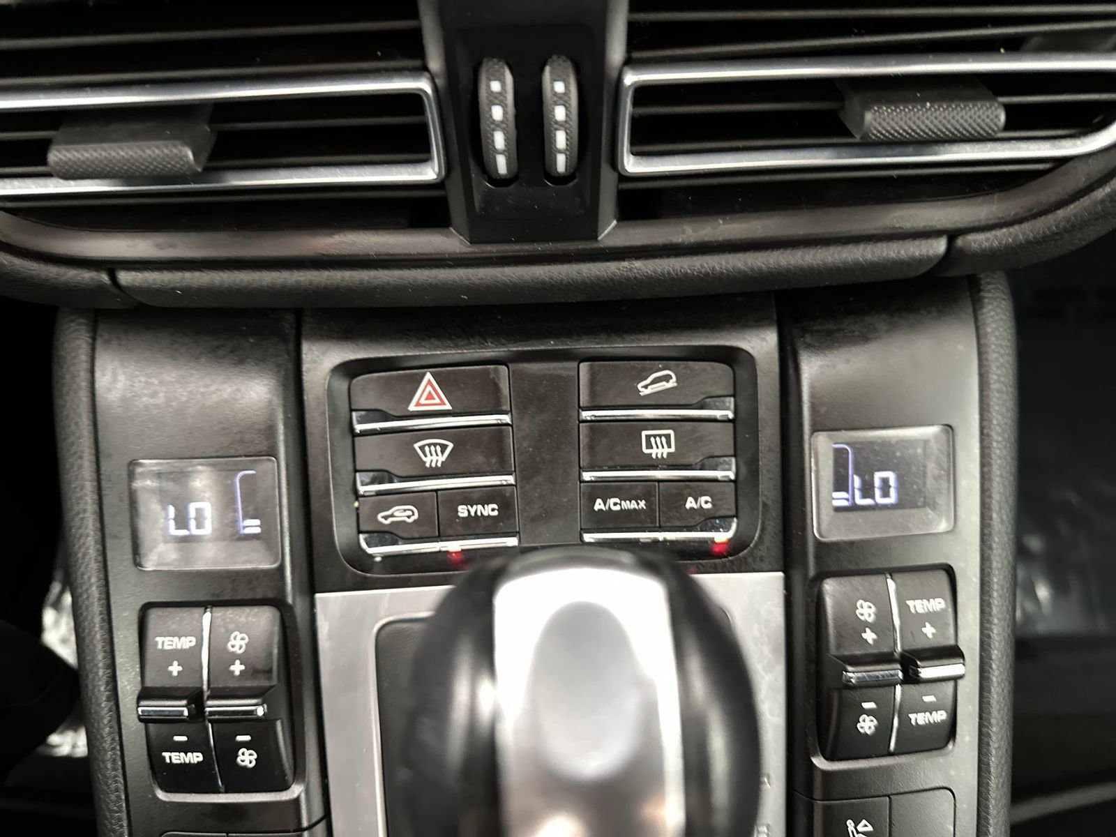 Used 2020 Porsche Macan AWD/4WD image 19