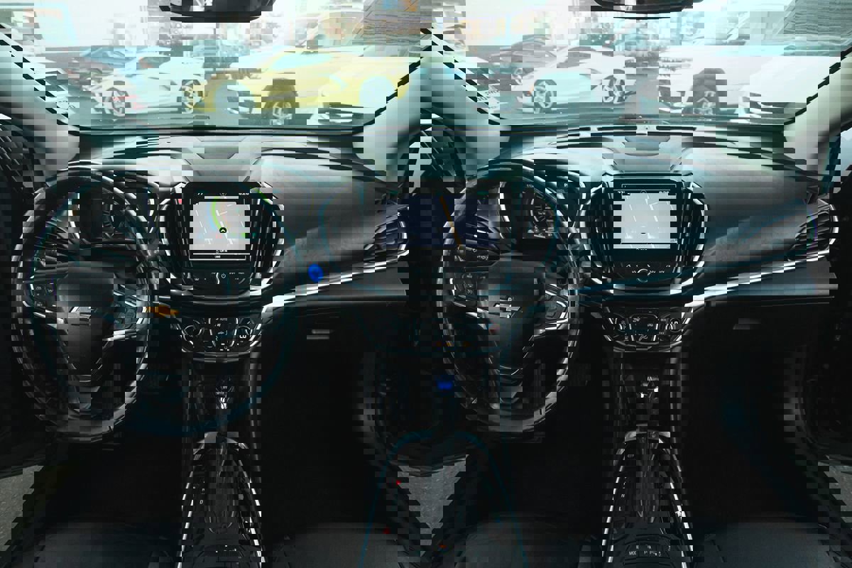 Used 2016 Chevrolet Volt Premier w/ Driver Confidence Package image 17