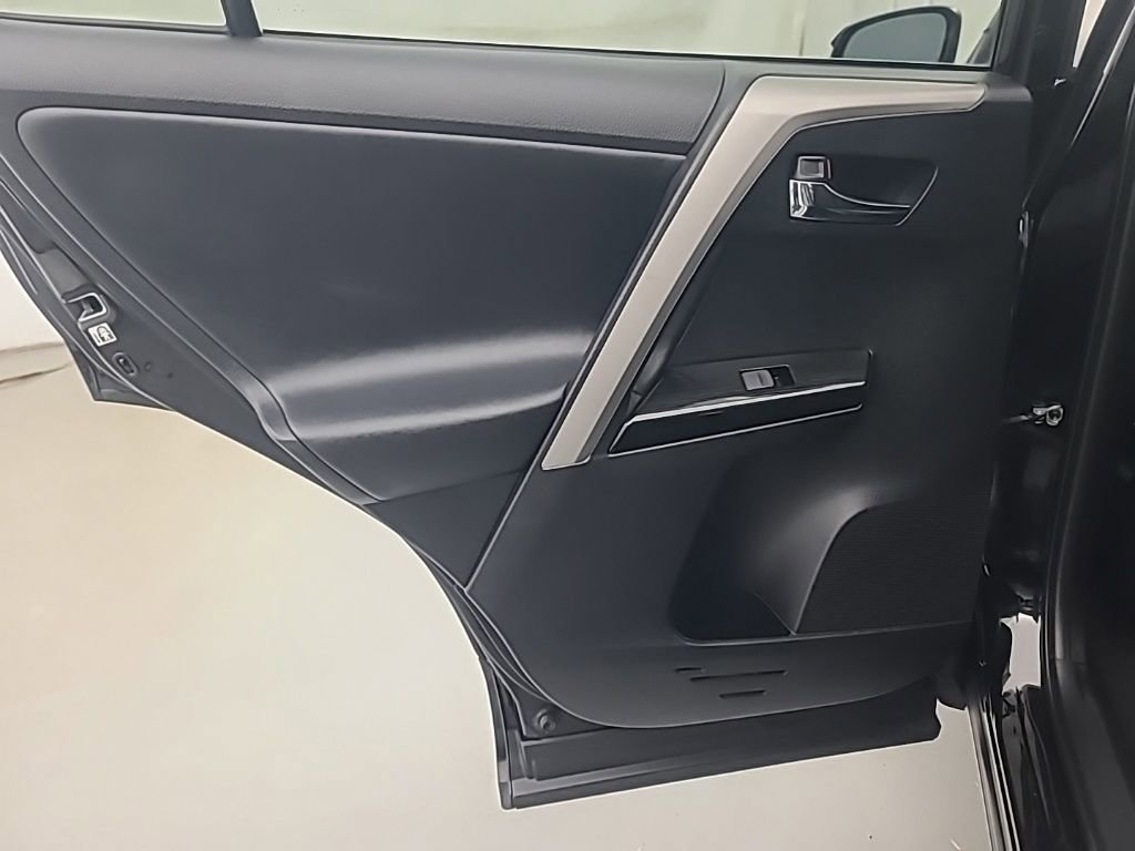 Used 2016 Toyota RAV4 Limited image 19