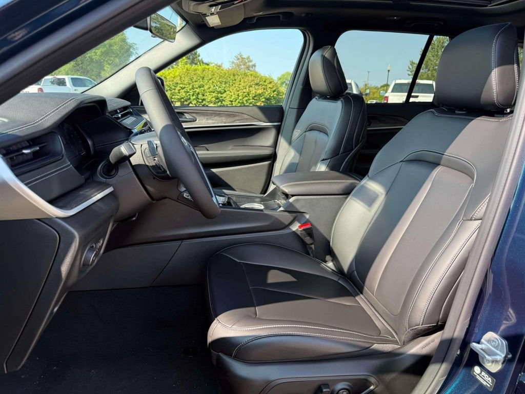 New 2026 Jeep Grand Cherokee Limited w/ Limited Altitude Package AWD/4WD image 15