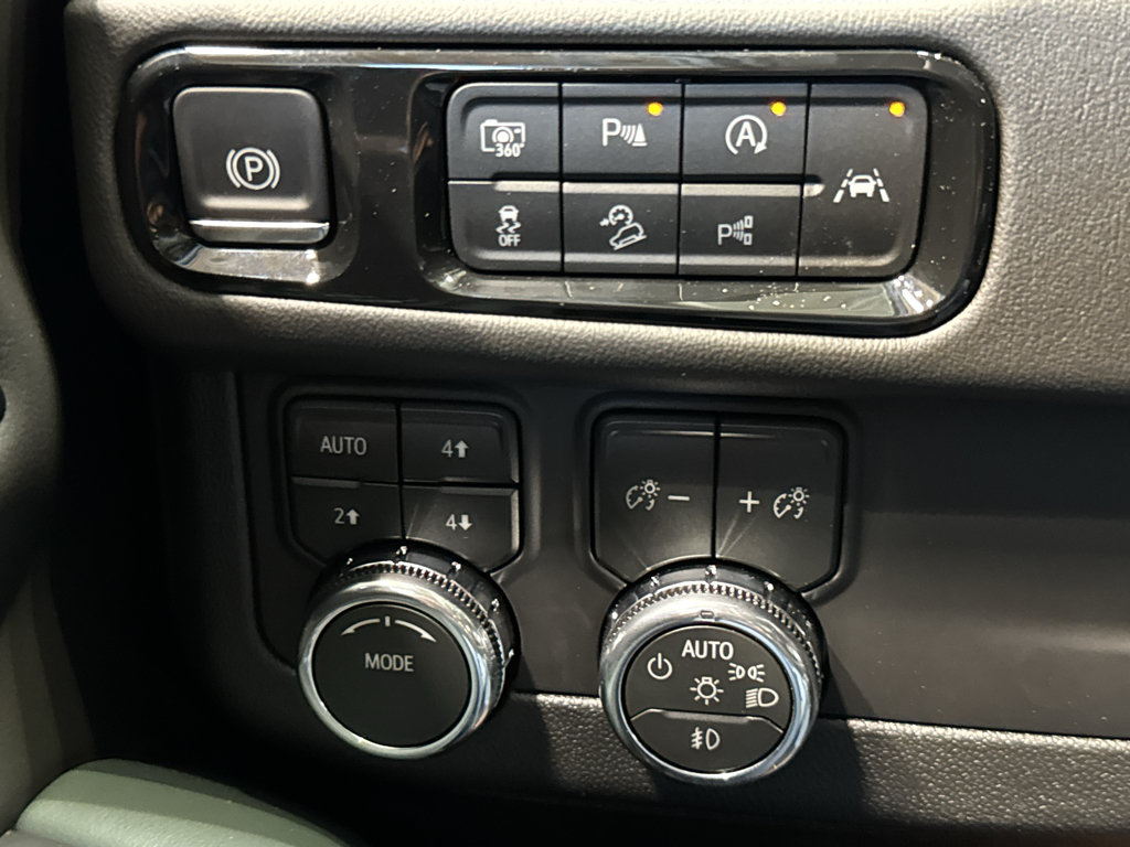 New 2026 GMC Yukon AT4 w/ AT4 Premium Package AWD/4WD image 37