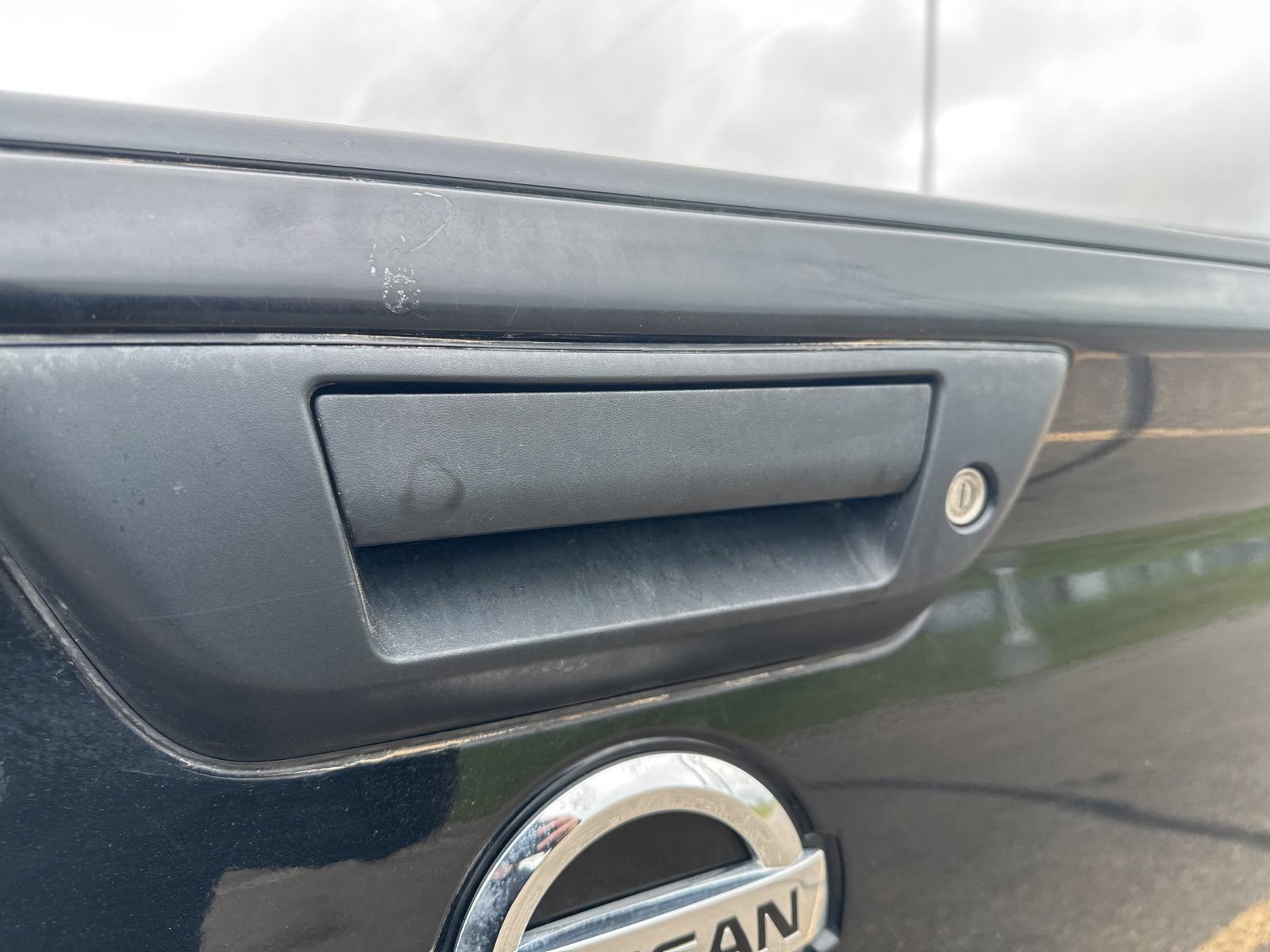 Used 2017 Nissan Titan SV AWD/4WD image 8
