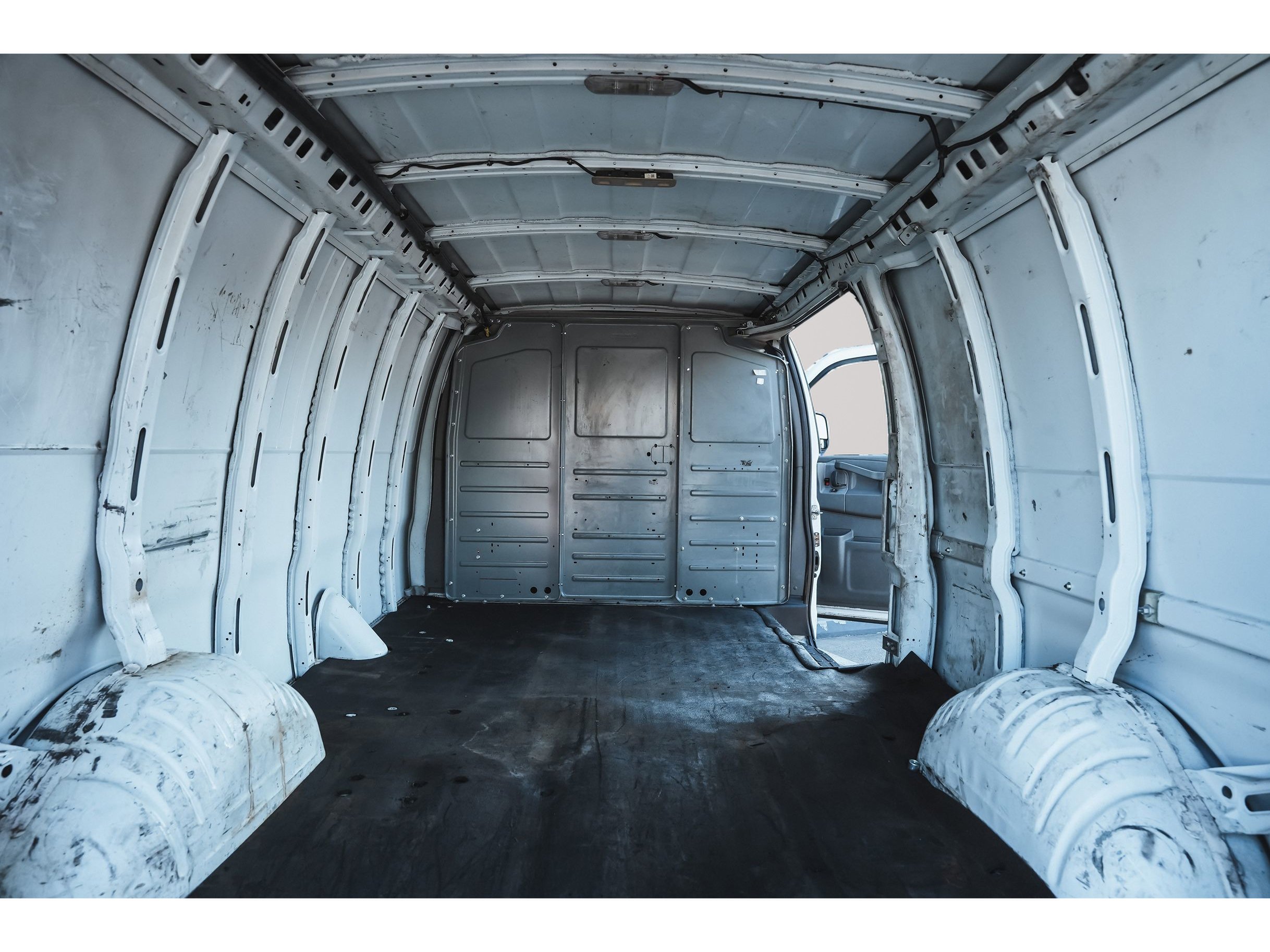 Used 2016 Chevrolet Express 3500 Extended RWD image 11