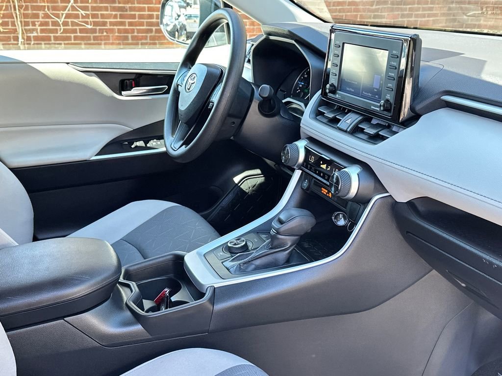 Used 2021 Toyota RAV4 XLE w/ Convenience Package image 14