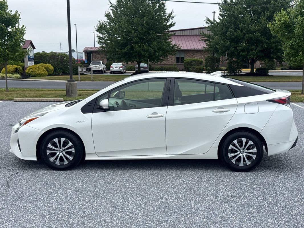 Used 2017 Toyota Prius Two FWD image 5