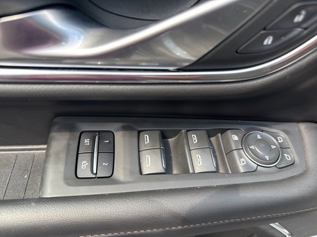 Used 2022 Chevrolet Suburban High Country image 12