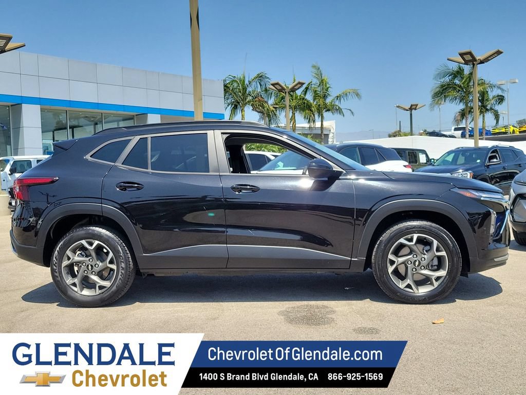 Certified 2025 Chevrolet Trax LT FWD image 10