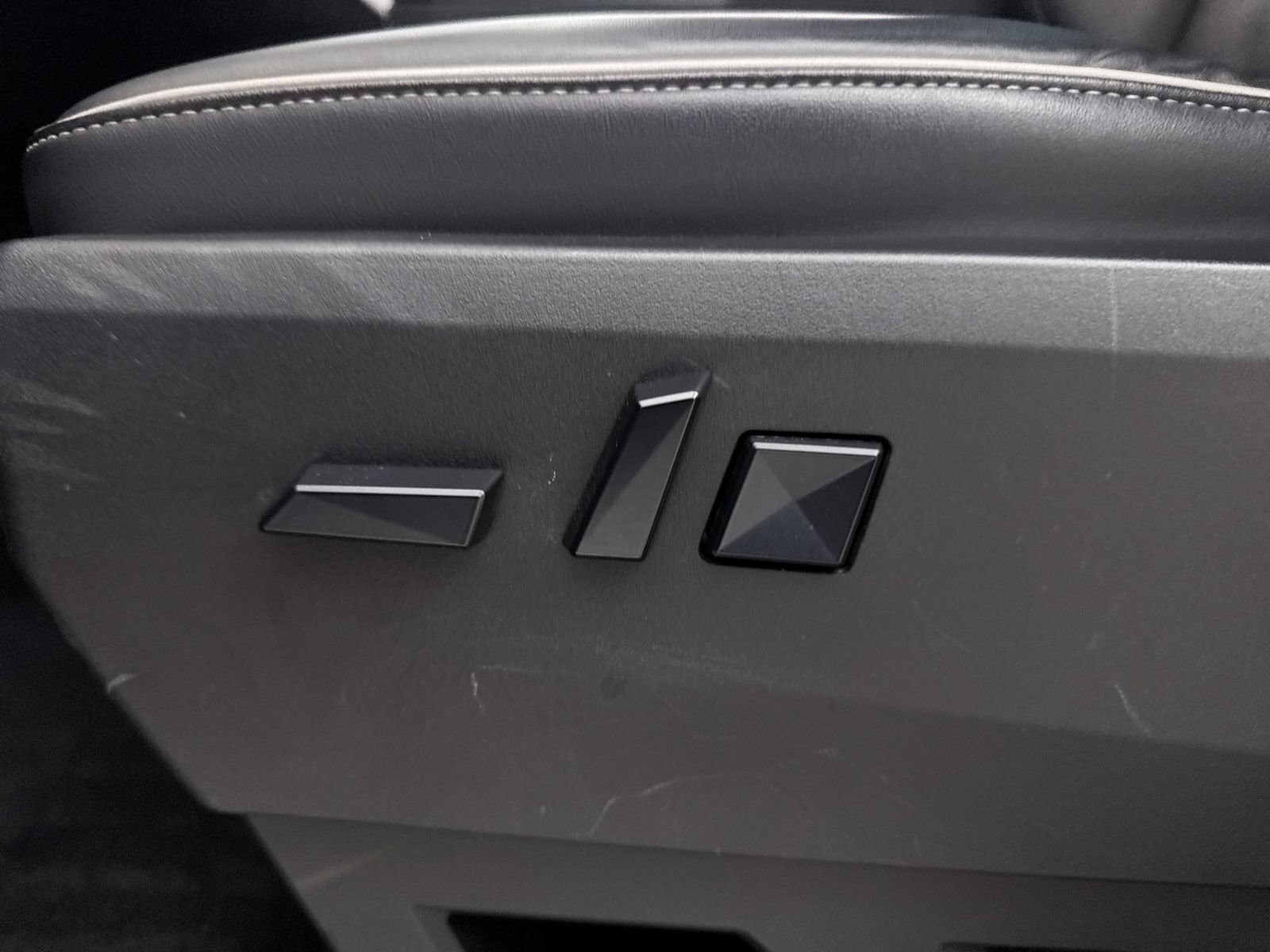 Used 2024 Tesla Cybertruck AWD Crew Cab image 32