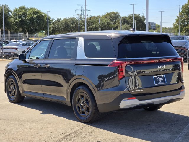 Used 2026 Kia Carnival FWD image 4