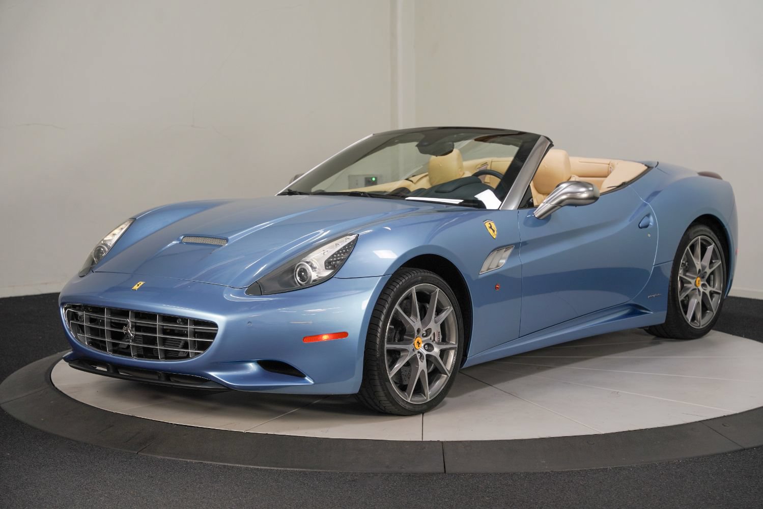 Used 2012 Ferrari California RWD image 6