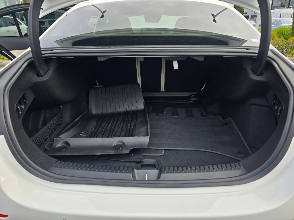 Used 2024 Mercedes-Benz E 350 4MATIC Sedan image 11