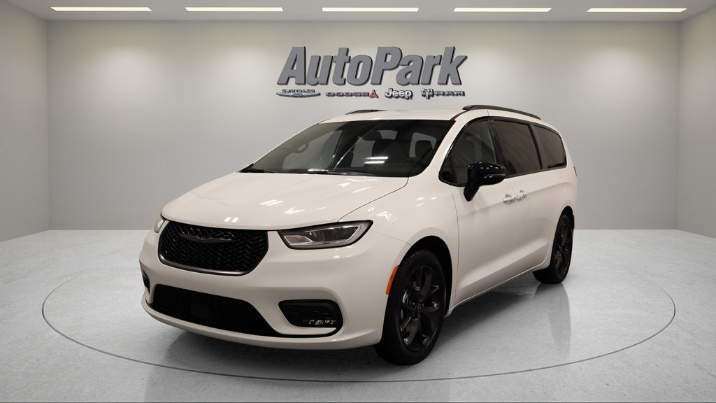 New 2026 Chrysler Pacifica Select w/ S Appearance Package FWD image 4