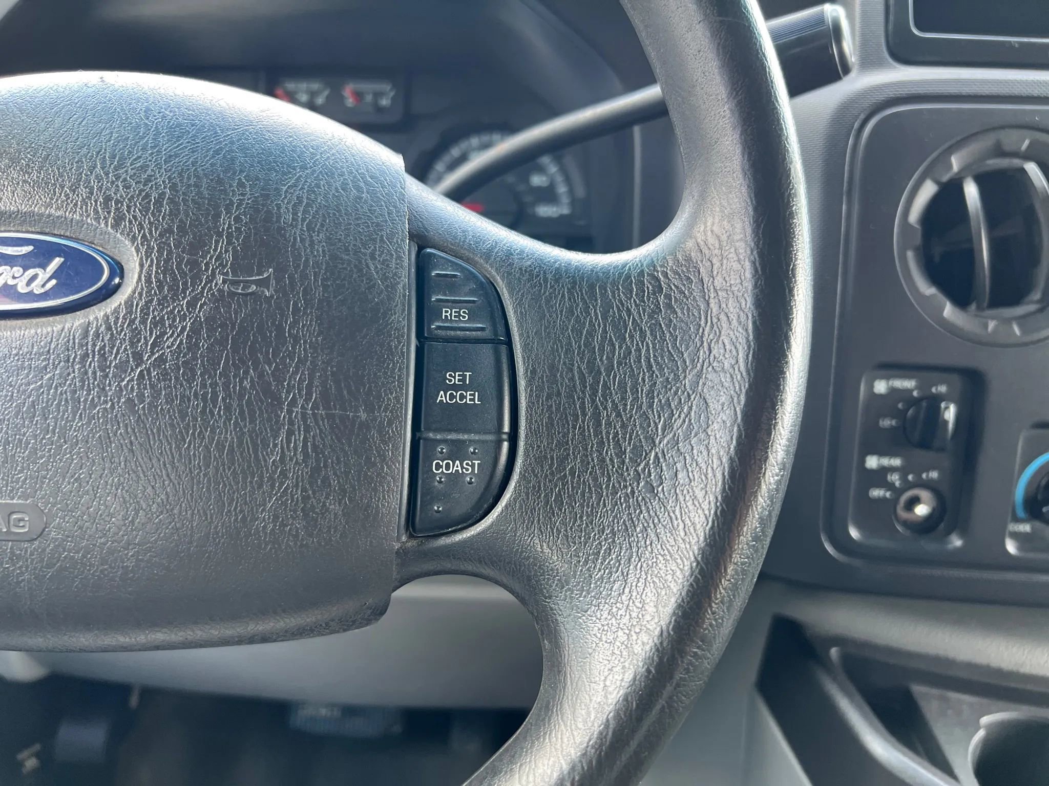 Used 2011 Ford E-150 and Econoline 150 image 24