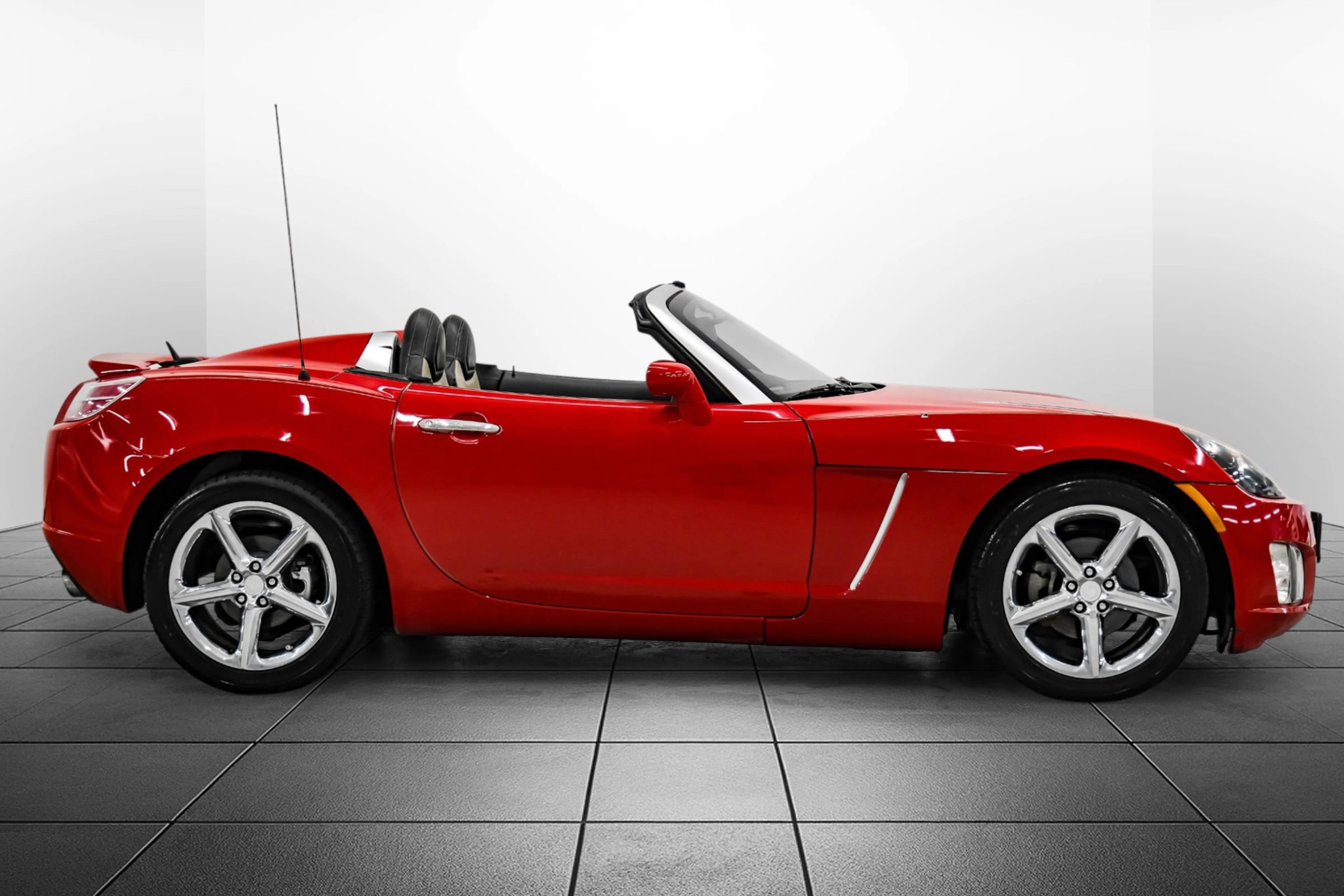 Used 2009 Saturn Sky Red Line RWD image 9