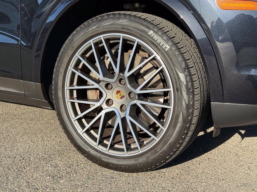 Used 2022 Porsche Cayenne S AWD/4WD image 16