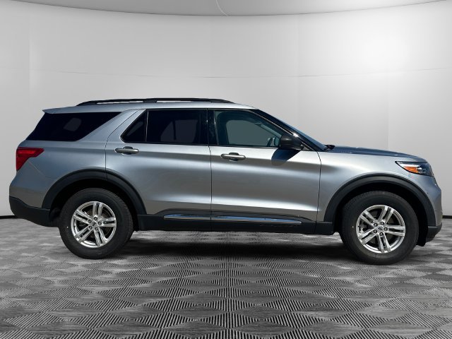 Used 2023 Ford Explorer XLT w/ Equipment Group 202A AWD/4WD image 6