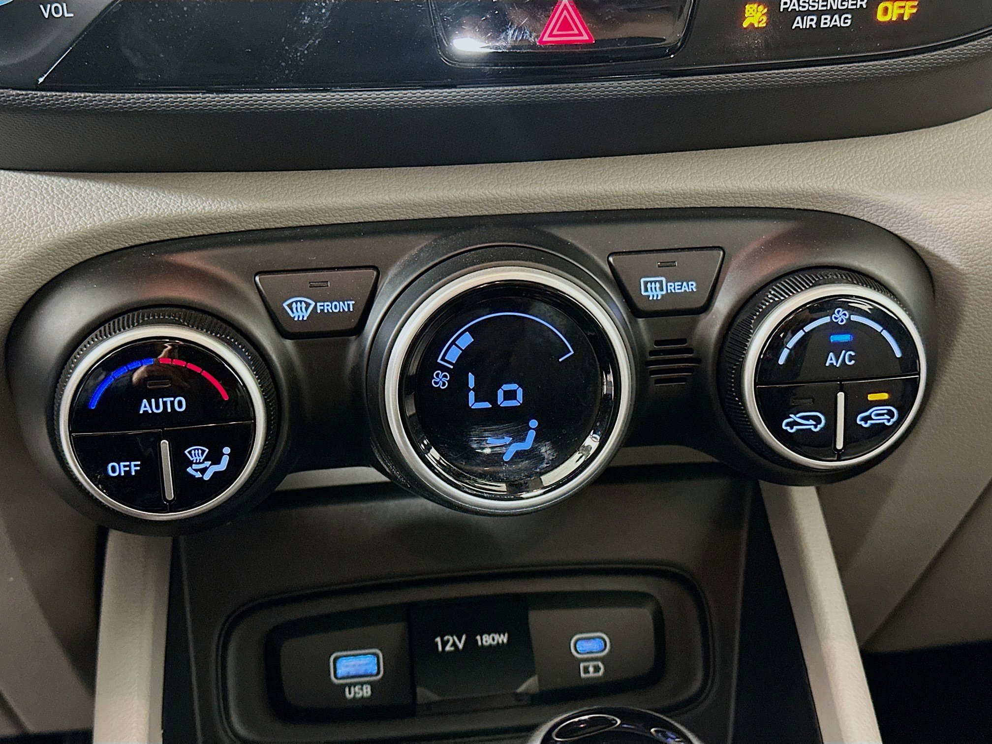 Used 2025 Hyundai Venue SEL image 23