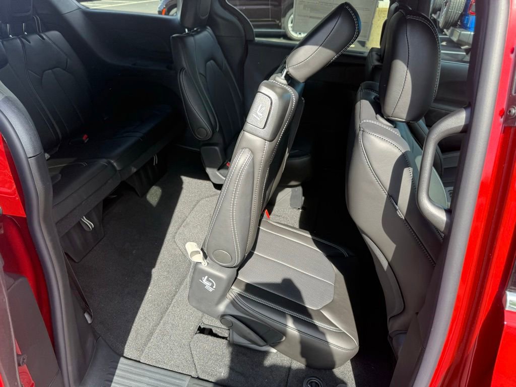 New 2027 Chrysler Pacifica Select FWD image 52