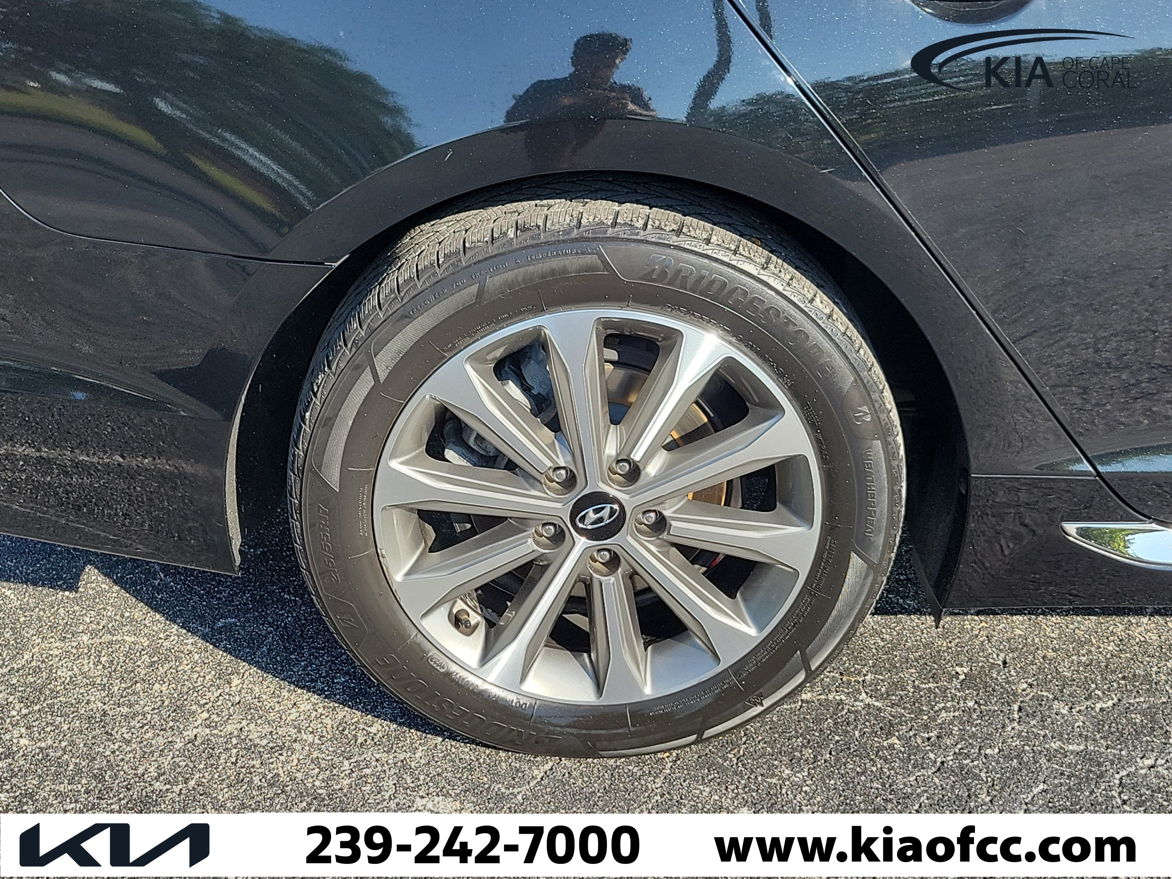 Used 2016 Hyundai Sonata Limited w/ Option Group 04 FWD image 9