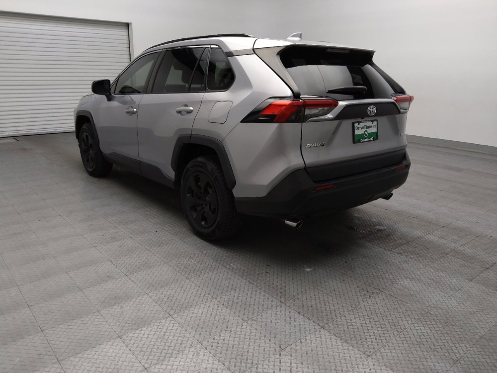 Used 2019 Toyota RAV4 LE FWD image 5