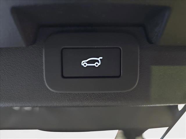 New 2025 Land Rover Discovery Dynamic SE image 12