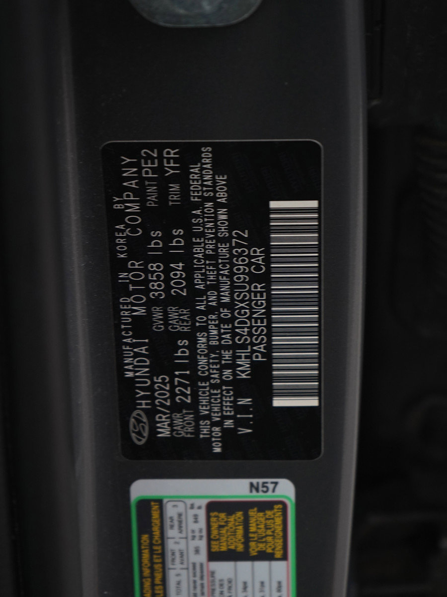 Used 2025 Hyundai Elantra SEL FWD image 25