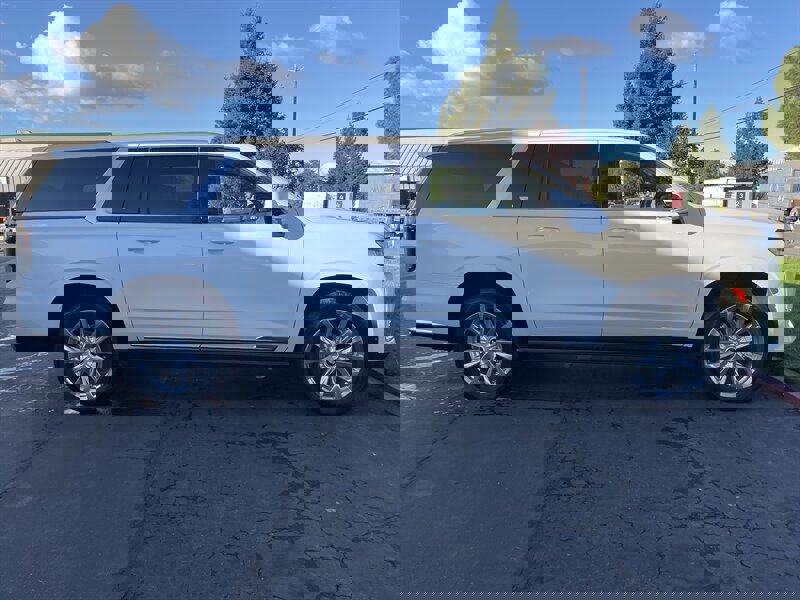 Used 2021 Cadillac Escalade ESV Premium Luxury w/ Driver Assist Tech Package image 15