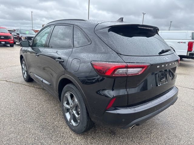 Used 2023 Ford Escape ST-Line w/ Tech Pack #1 AWD/4WD image 5