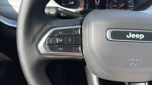 Used 2025 Jeep Compass Limited image 28
