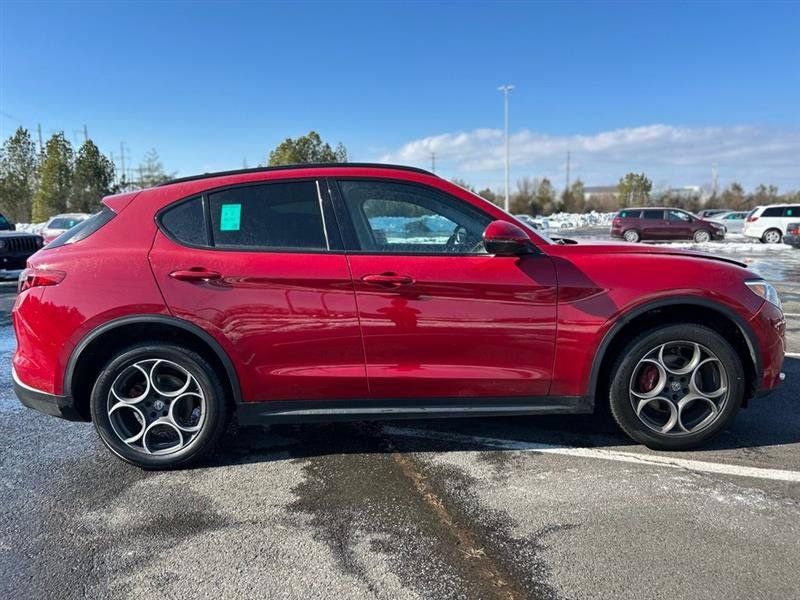 Used 2018 Alfa Romeo Stelvio Sport w/ Quick Order Package 22J Sport AWD/4WD image 2