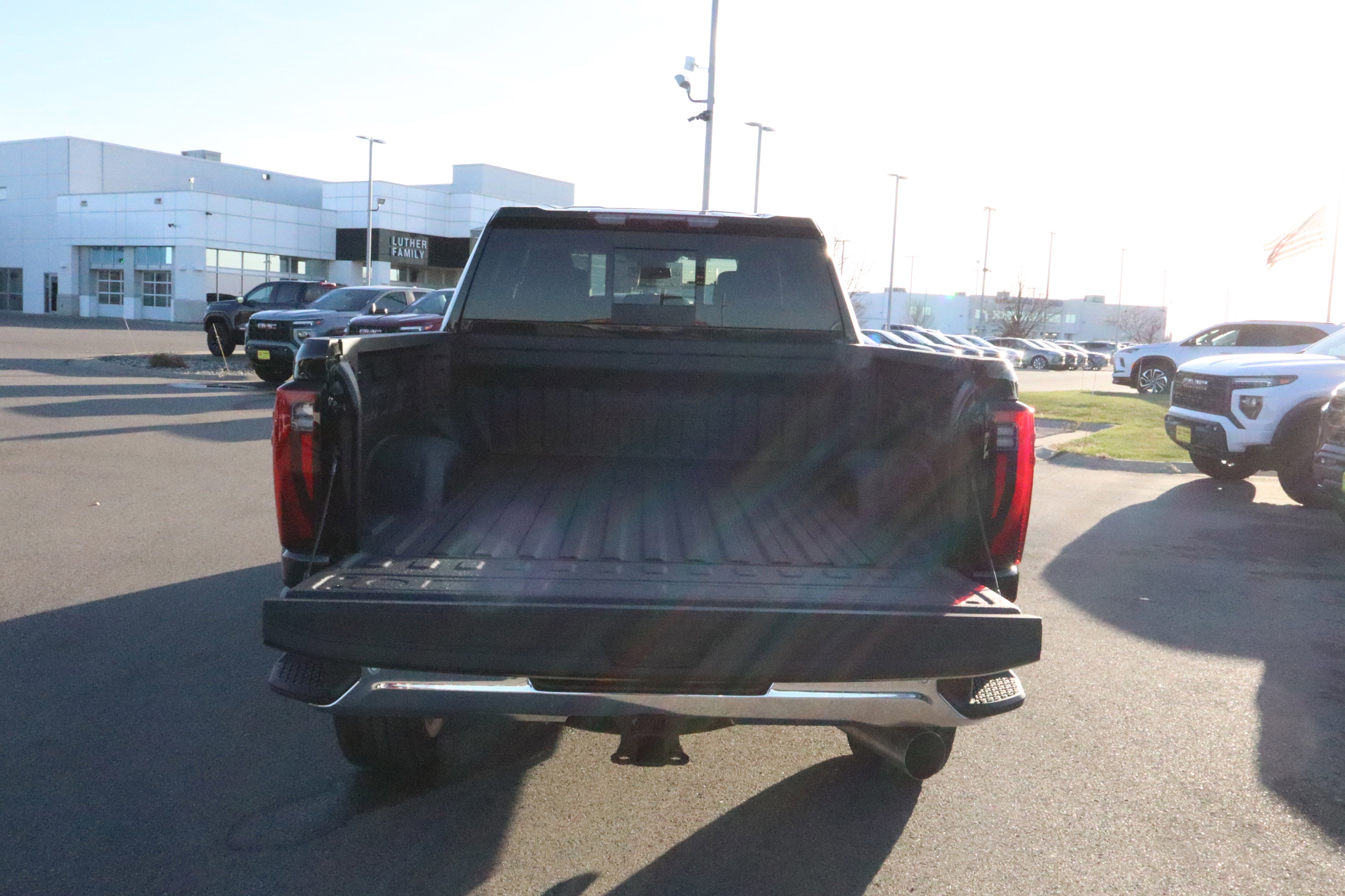New 2026 GMC Sierra 2500 SLT w/ SLT Convenience Package image 16