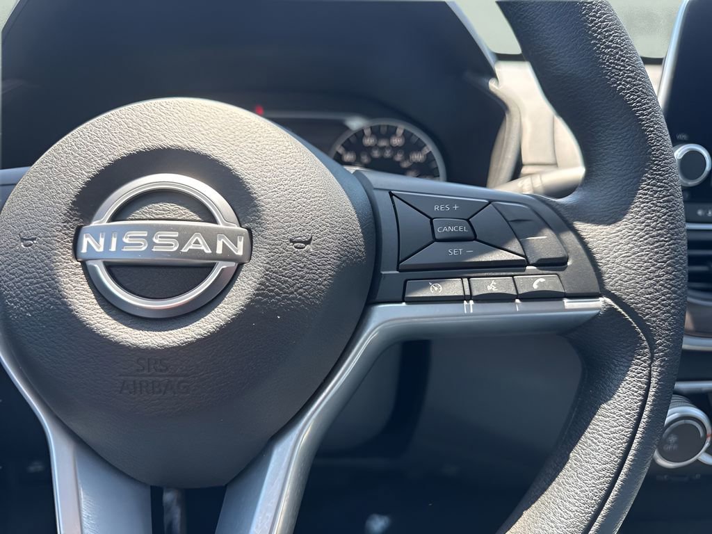 Used 2025 Nissan Altima 2.5 SV FWD image 15
