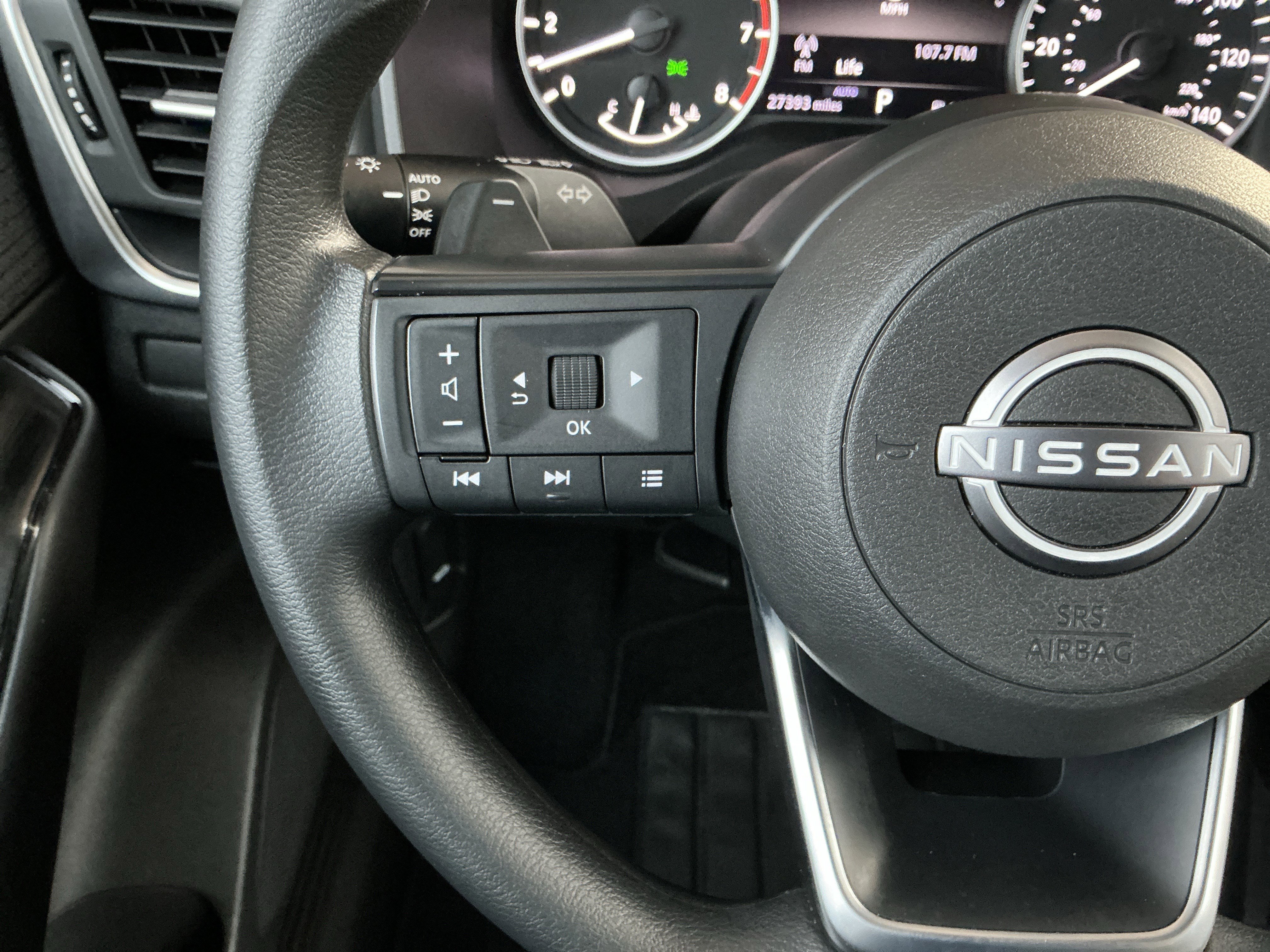 Used 2023 Nissan Rogue S image 12