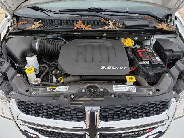 Used 2016 Dodge Grand Caravan SE image 26