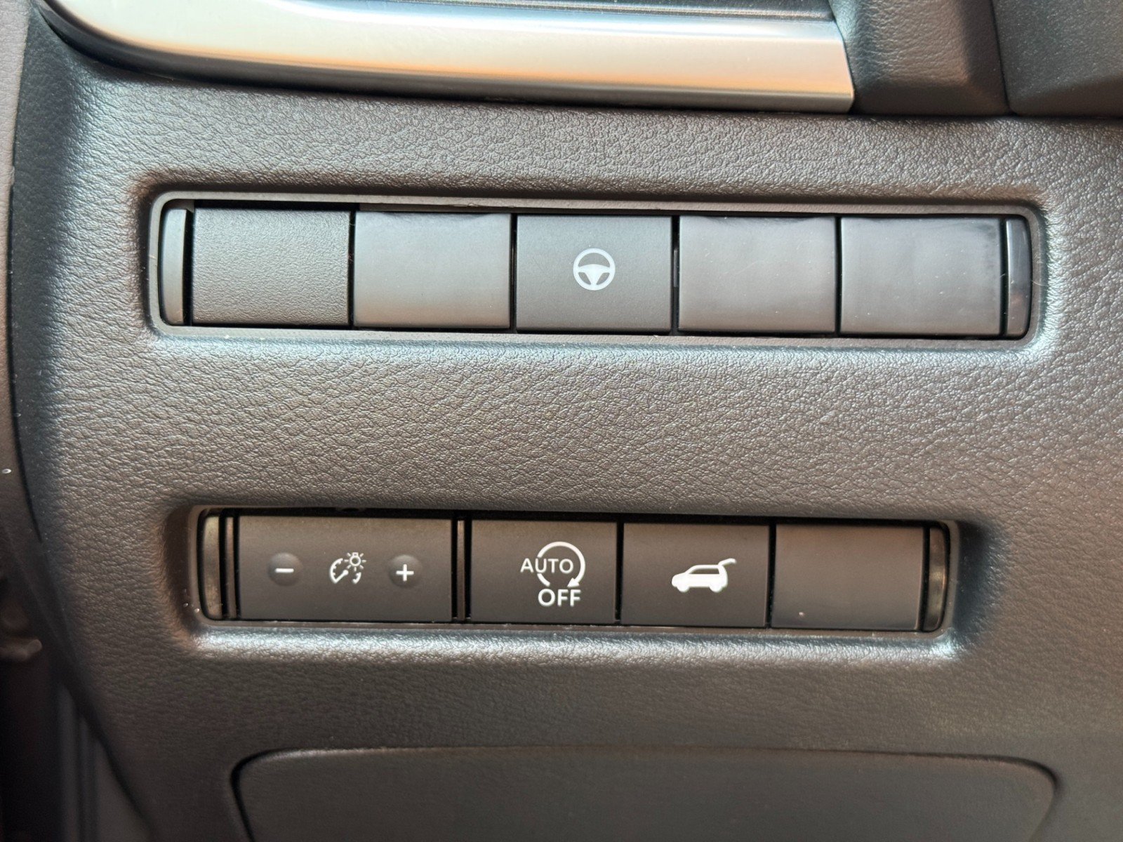 Used 2025 Nissan Rogue SV FWD image 16