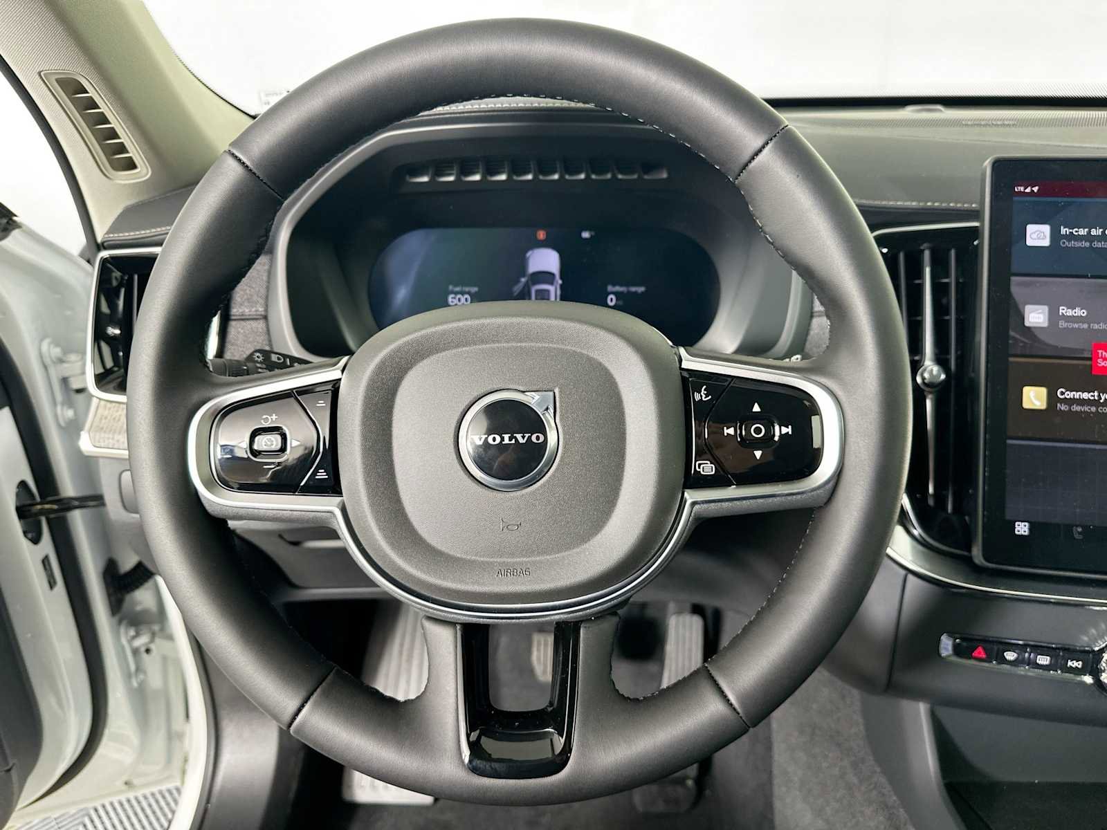 Used 2025 Volvo XC90 T8 Ultra w/ Protection Package Premier image 11