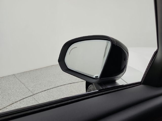Certified 2025 Volvo XC40 B5 Ultra AWD/4WD image 30