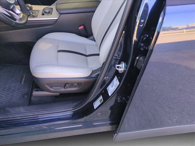 Used 2025 MAZDA CX-90 3.3 Turbo w/ Preferred Package AWD/4WD image 17