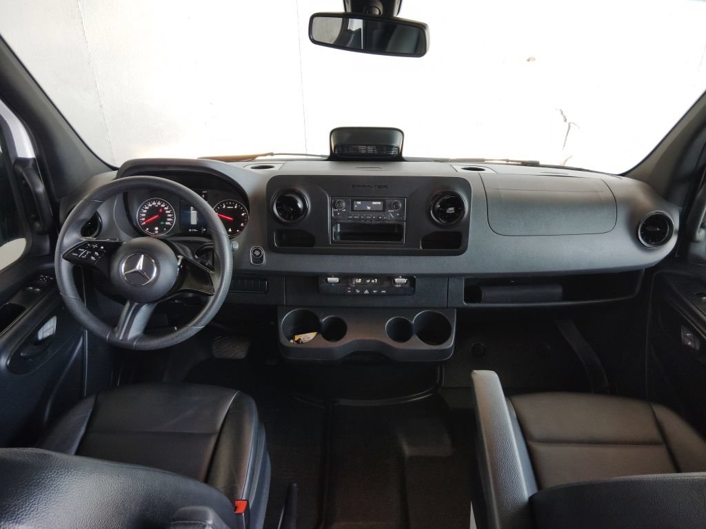 Used 2025 Mercedes-Benz Sprinter 2500 image 30