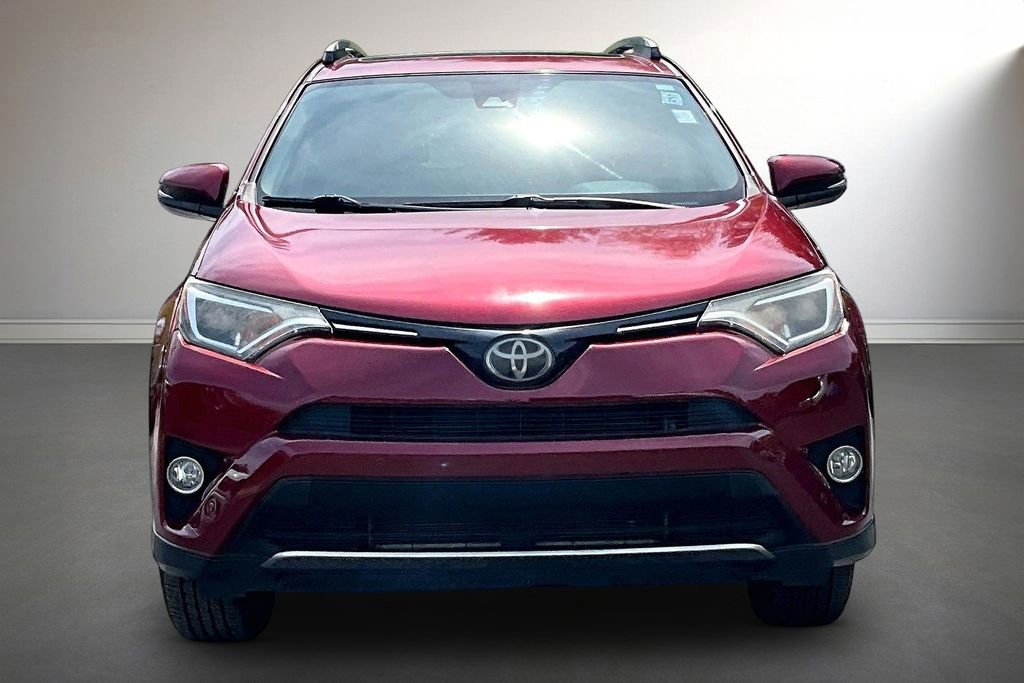 Used 2018 Toyota RAV4 XLE AWD/4WD image 2