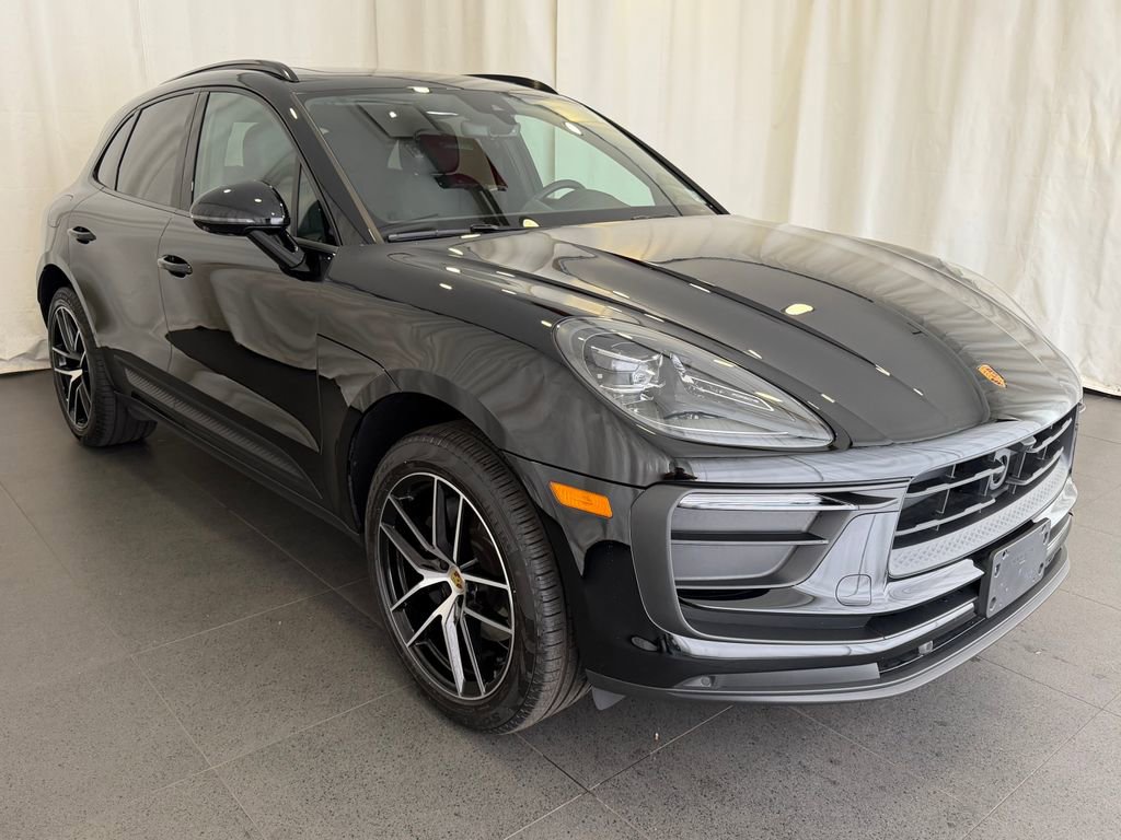 Used 2025 Porsche Macan AWD/4WD image 7