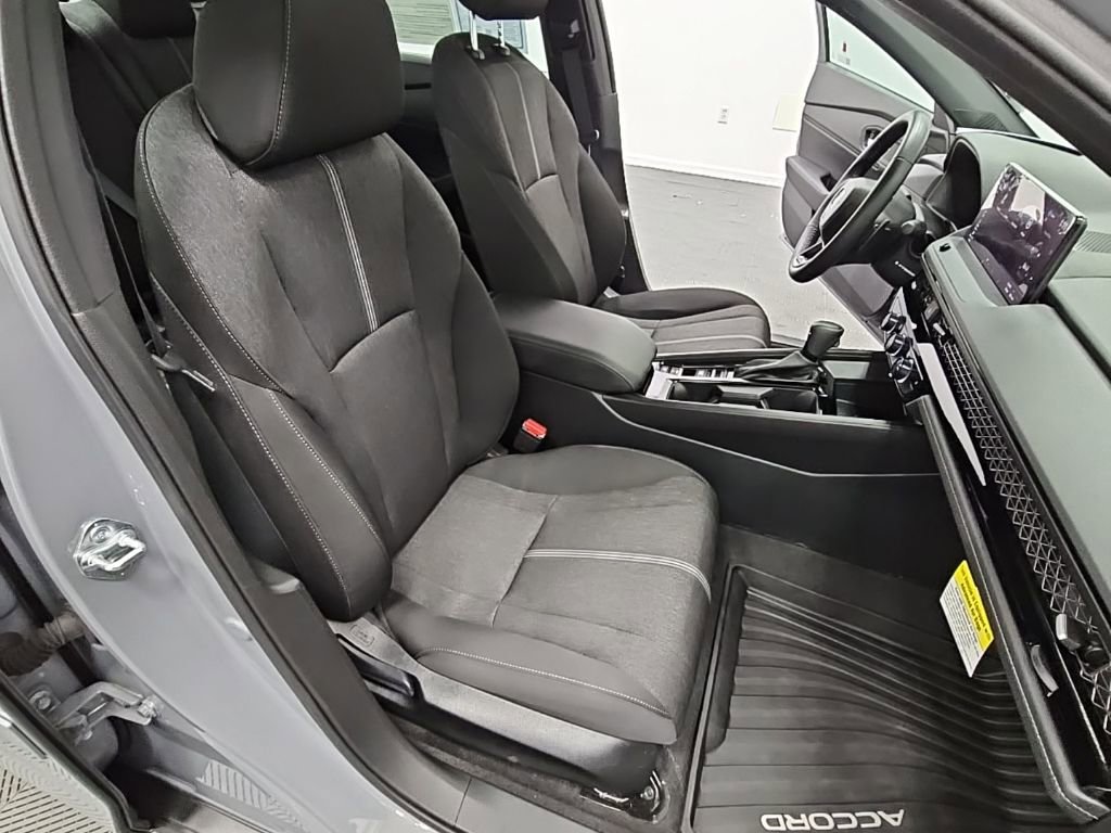 Used 2025 Honda Accord Sport image 40
