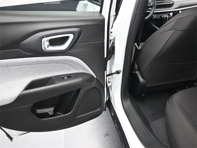 Used 2025 Jeep Compass Sport image 18