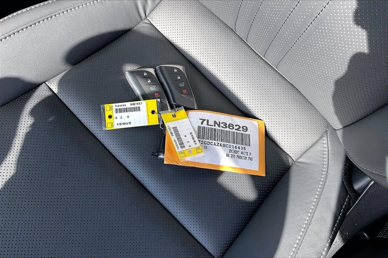 Used 2025 Lexus NX 250 FWD w/ Towing Package (2000 Lbs) image 33