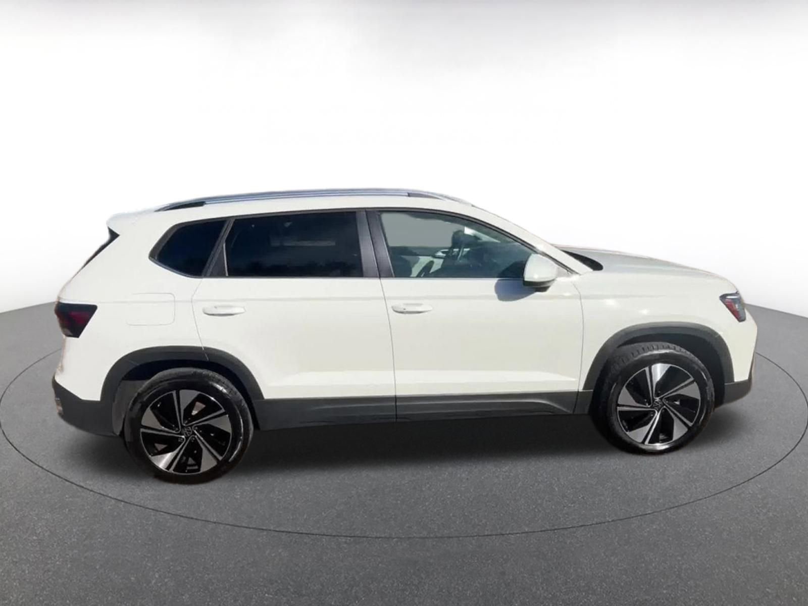 Used 2025 Volkswagen Taos SE image 16