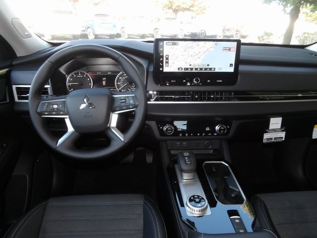 New 2025 Mitsubishi Outlander SE image 14
