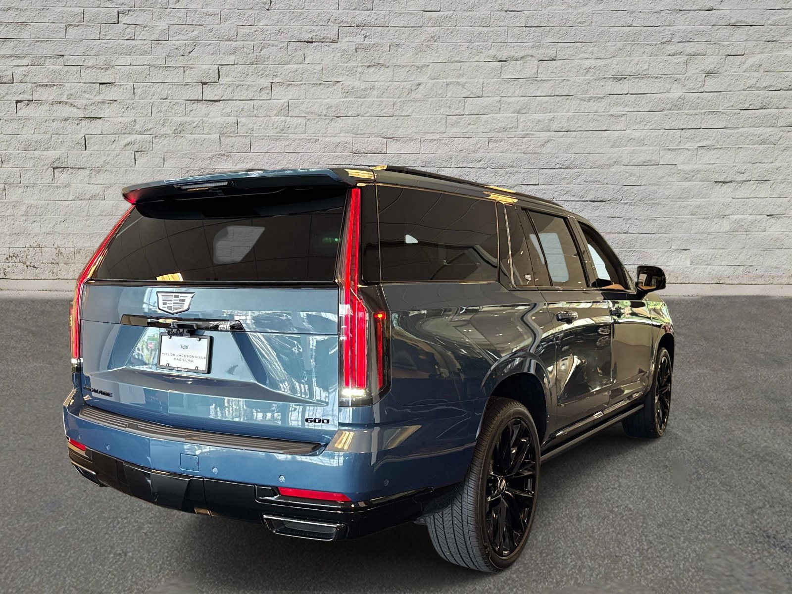 New 2026 Cadillac Escalade ESV Platinum Sport w/ LPO, ONYX Package AWD/4WD image 5